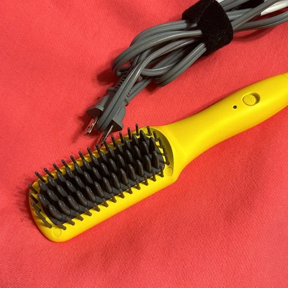Hair Brushes The Baby Brush Crush Mini Heated Straightening Brush